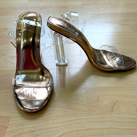 Size 7.5 Gold Acrylic Heels - Picture 6 of 6